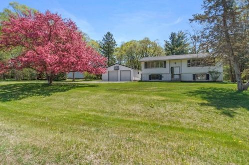 377 Quehl Ave, St Marys Point, MN 55043-9553