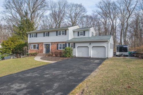 16 Forrest Rd, Dover, NJ 07869-4328