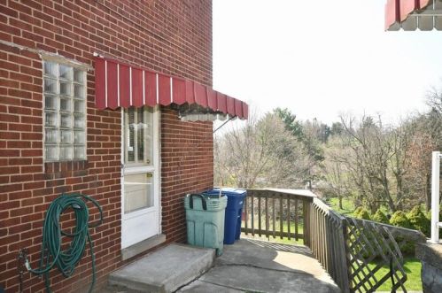 926 Agnew Rd, Pittsburgh PA 15227-3902 exterior