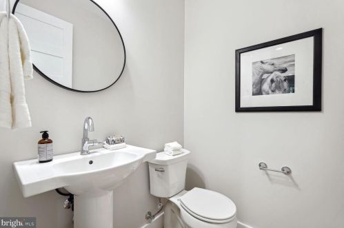 10601 Greenacres Dr, Silver Spring MD 20903-1214 exterior