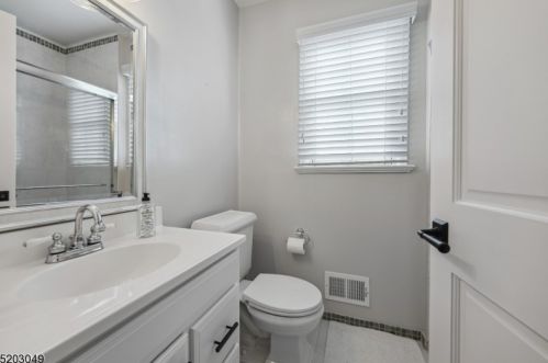 7 Deerwood Trl, Warren NJ  07059-5559 exterior