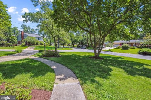 11706 Enid Dr, Rockville MD 20854-3454 exterior