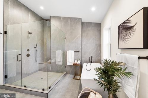 618 Catharine St, Philadelphia PA  19147-2910 exterior