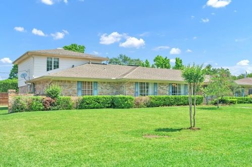 7049 Gateridge Dr, Dallas, TX 75254-7935