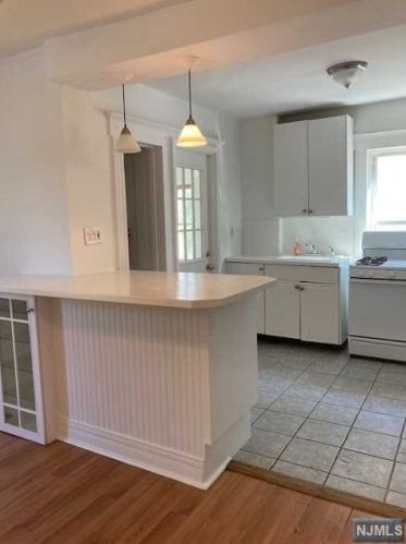 5 Ashwood Ter, Town Center, NJ 07052-5901