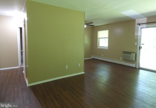 415 Garnet Dr, Burlington NJ 08016-4715 exterior