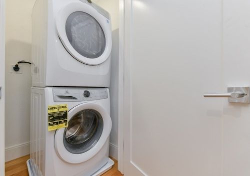 201 8th St, Boston MA 02127 exterior