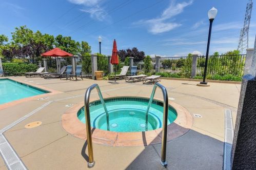 885 Halidon Way, Folsom CA  95630-8406 exterior