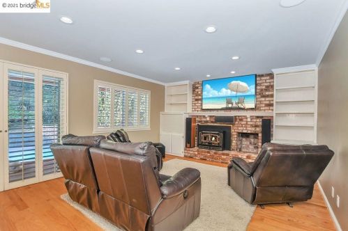 1180 Ridgemont Pl, Concord CA 94521-4831 exterior