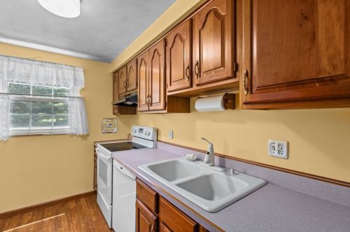 3090 Countryside Dr, Allison Park PA 15101-3936 exterior