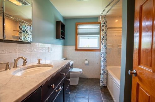 25 Chestnut St, West Springfield MA 01089-2804 exterior