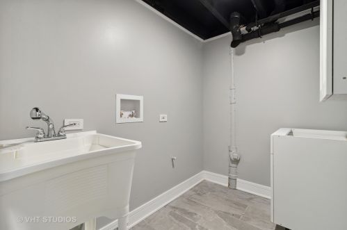 9145 University Ave, Chicago IL 60619-7946 exterior