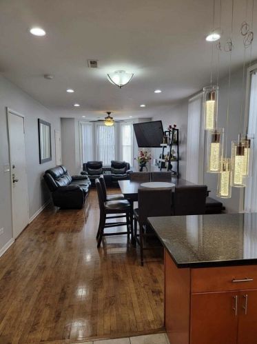 1736 Sawyer Ave, Chicago IL 60655-2413 exterior