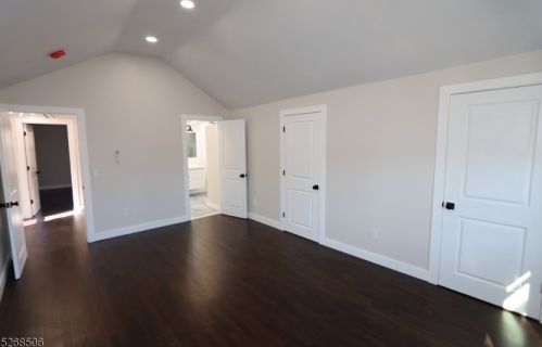 1045 Hunterdon St, Newark NJ  07112-2412 exterior