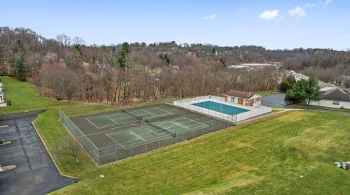 509 Newport Dr, Pittsburgh PA  15235-3228 exterior