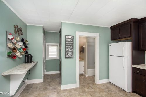 1844 Coit Ave, Grand Rapids MI 49505-4732 exterior