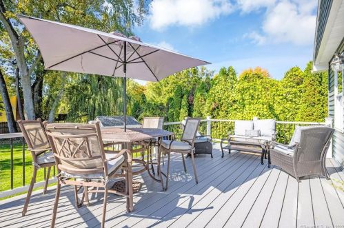 85 Columbia Rd, Windsor CT 06095-3811 exterior