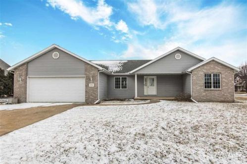 1701 Fawnridge Ln, Pekin, IL 61554-9444