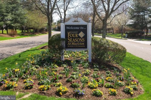 5 Taylor Ct, Columbus NJ  08022-2339 exterior