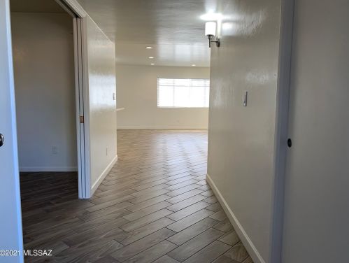 1808 Regina Cleri Dr, Tucson AZ 85710-8661 exterior