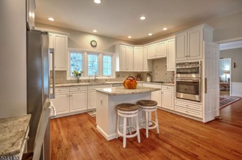 6 Ryan Ct, Chester NJ 07930-3002 exterior