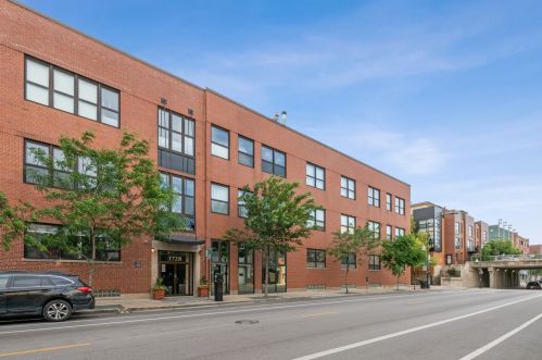 1728 Damen Ave, Chicago, IL 60647-5558