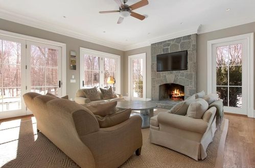 97 Whipstick Rd, Wilton CT 06897-1232 exterior