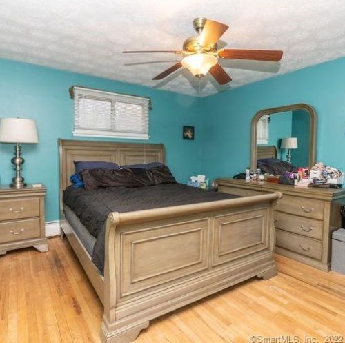 27 Magnolia Dr, Enfield CT 06082-2016 exterior