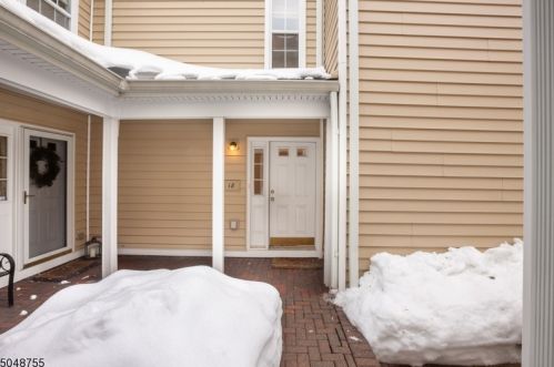 18 Springholm Dr, Berkeley Heights NJ  07922-2721 exterior