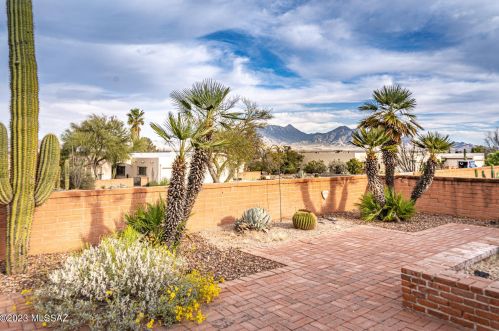 735 Los Opalos, Green Valley AZ 85614-2312 exterior