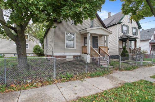 2568 19th St, Milwaukee, WI 53206-3010