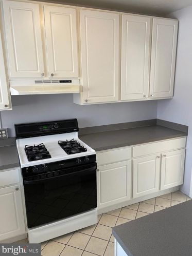 1210 Martha Custis Dr, Alexandria VA  22302-2014 exterior