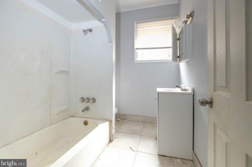 1274 Sheridan St, Camden NJ 08104-3544 exterior