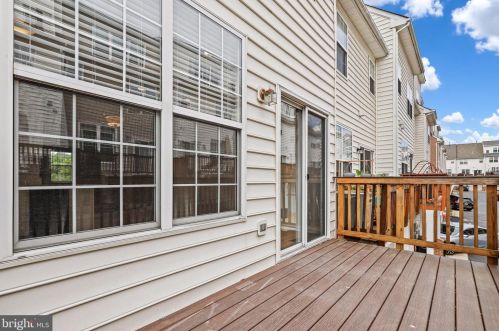 3805 Eisenhower Ave, Alexandria VA 22304-6427 exterior