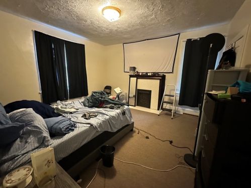 160 Highland Ave, Pittsburgh PA 15229-2715 exterior