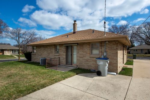 4349 16th St, Milwaukee, WI 53209-6924