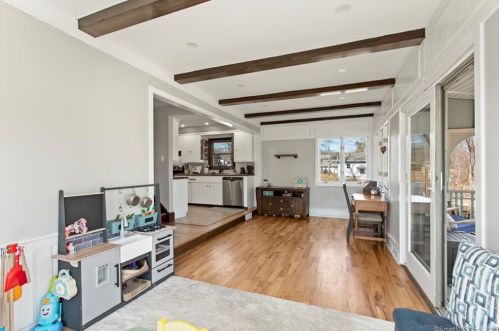 6 Jones Rd, Wallingford CT  06492-4305 exterior