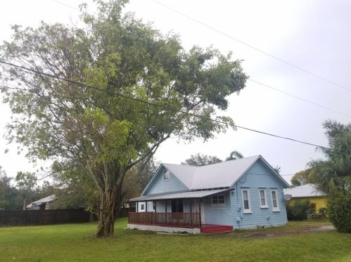 908 1st St, Fort Pierce, FL 34982-7202