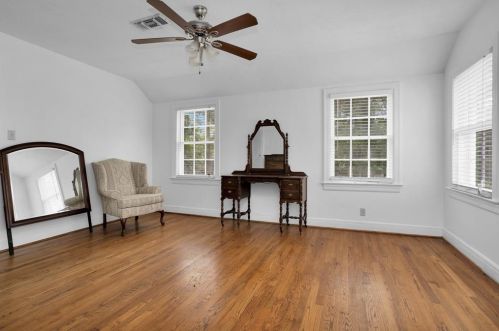 204 Dallas St, Conroe TX 77301-2421 exterior