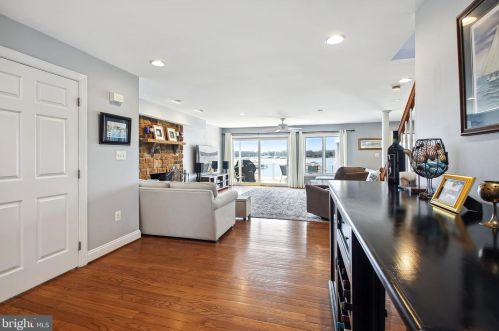 3714 Bay Dr, Edgewater, MD 21037-4128