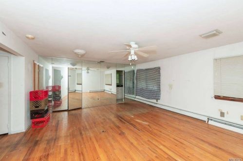 19 Tree Hollow Ln, Huntington Station NY  11746-6315 exterior