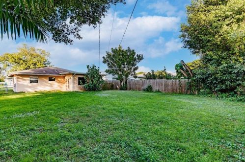 662 105 Ave, Naples FL 34108-1840 exterior