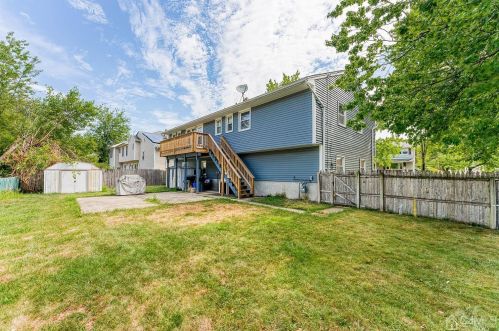 1 Charles Ct, Edison NJ 08820-2818 exterior