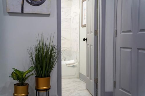 99 Holly Rd, Atlanta GA 30314-2002 exterior