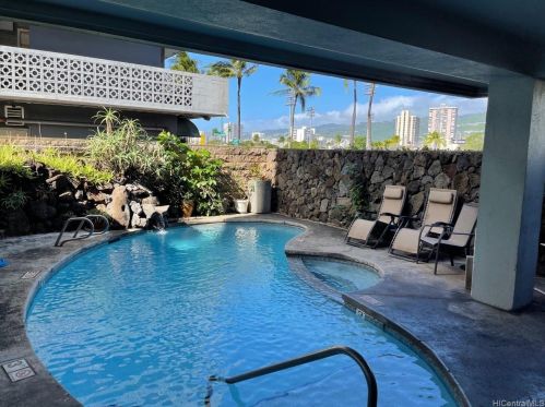 2015 Ala Wai Blvd, Honolulu HI 96815-2073 exterior