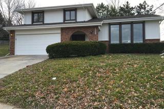 5909 110th Cir, Omaha NE  68164-1558 exterior