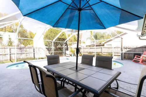 9724 Cypress Pond Ave, Tampa FL 33647-1841 exterior