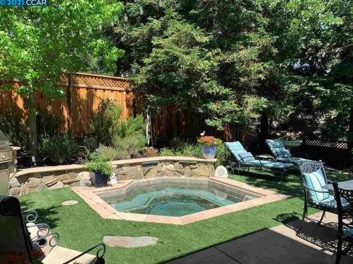 813 Vineyard Ct, Concord CA 94523-2189 exterior