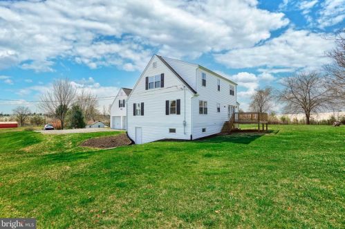 651 Alexander Spring Rd, Carlisle, PA 17015-9132