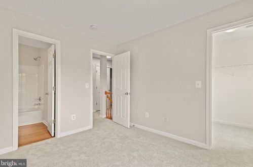 3805 Eisenhower Ave, Alexandria VA 22304-6427 exterior